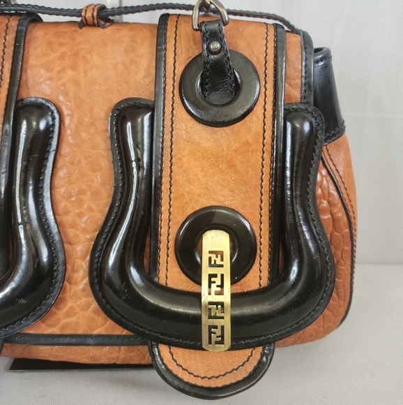 ✨️FENDI "B" Shoulder Bag - Picture 3 of 16
